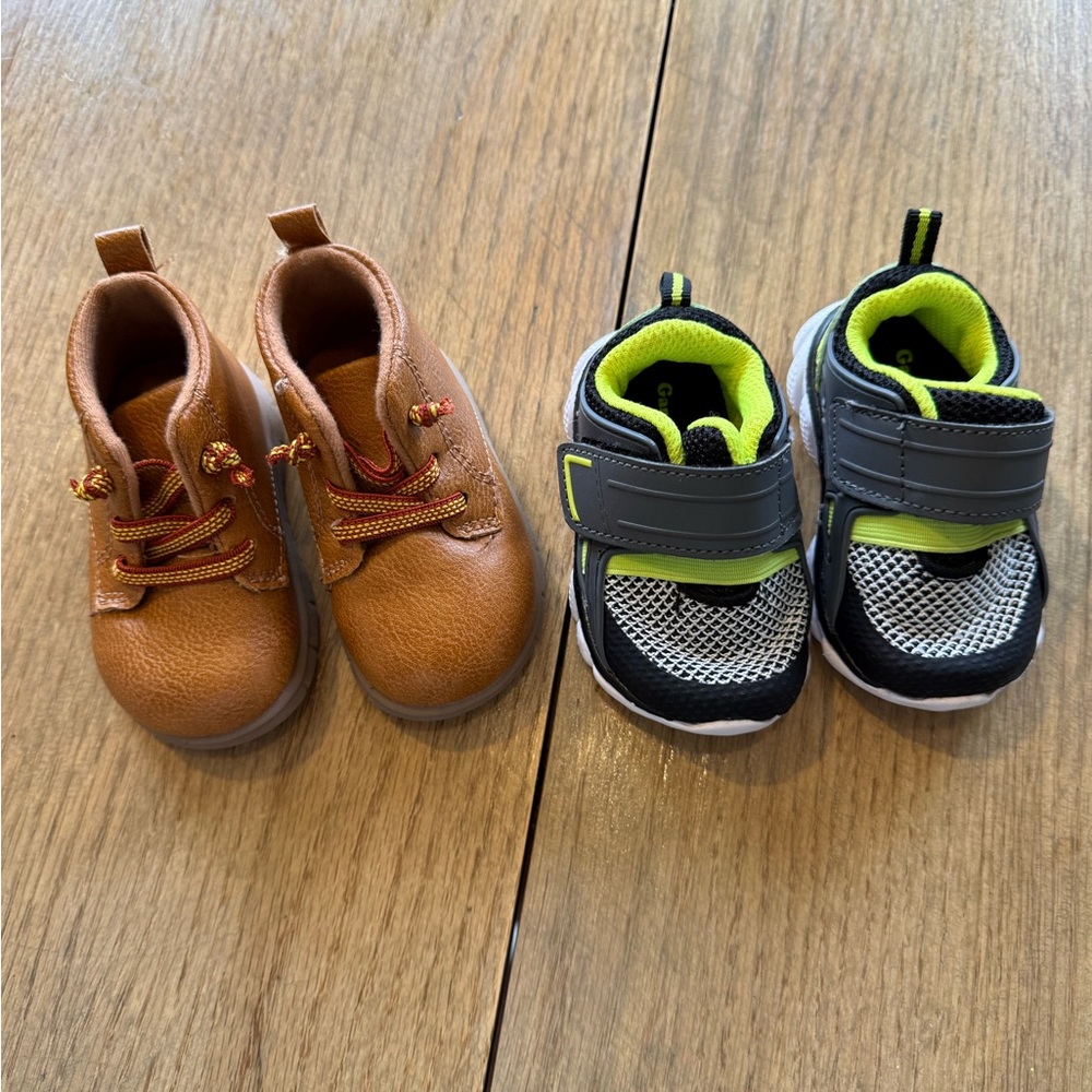 Like new size 3 baby shoes
